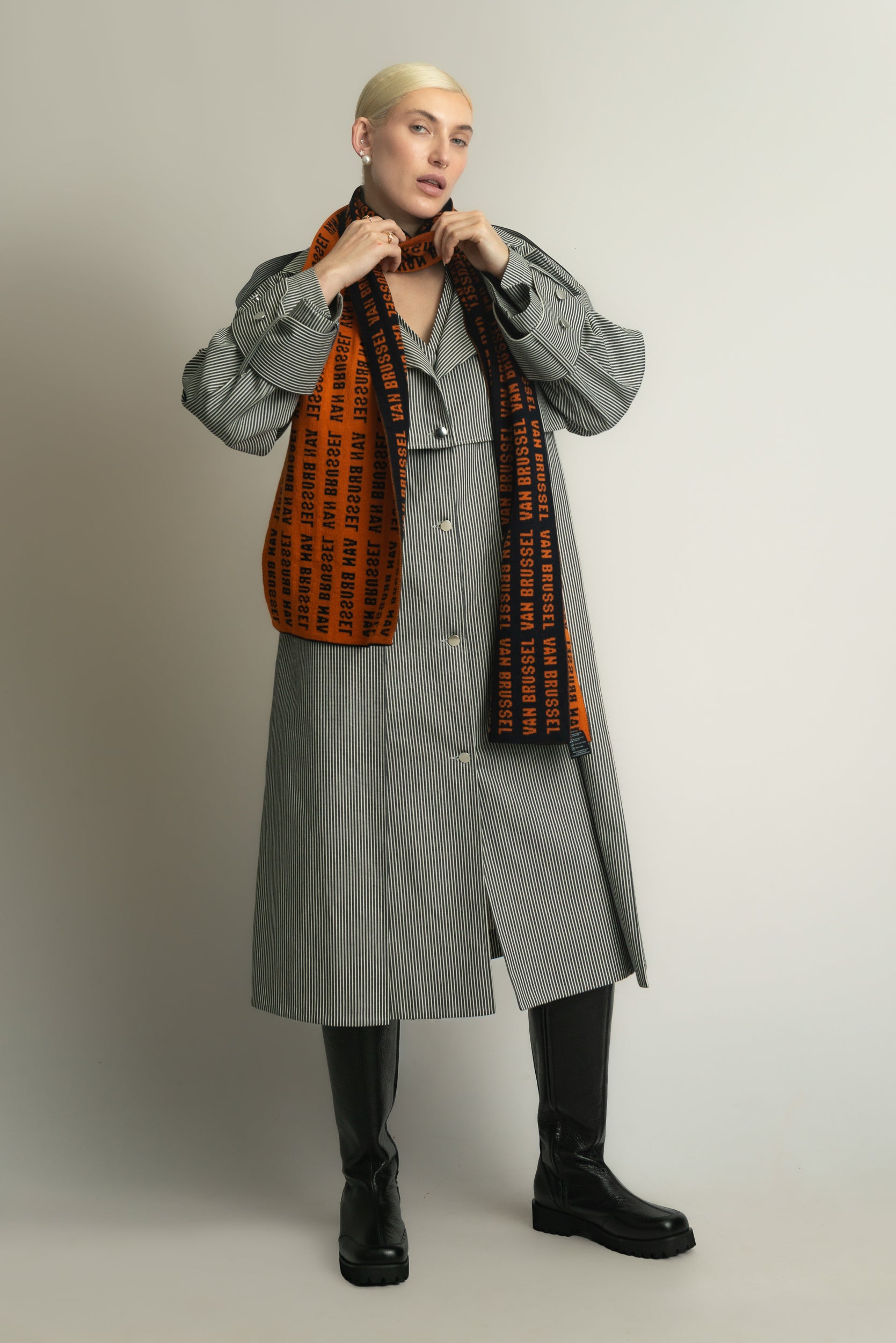 VAN BRUSSEL Wordmark Scarf